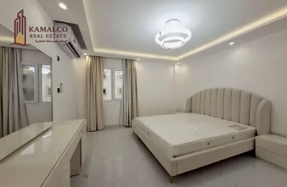 Apartment - 2 Bedrooms - 2 Bathrooms for rent in Umm Ghwailina Comm - Umm Ghuwalina - Umm Ghuwailina - Doha