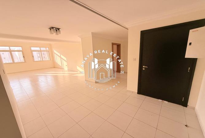 966583 - Property Image 2