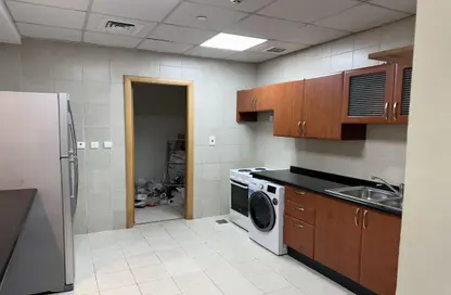Apartment - 2 Bedrooms - 3 Bathrooms for rent in Zig Zag Tower A - Zig Zag Towers - West Bay - Doha