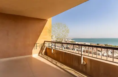 Apartment - 3 Bedrooms - 4 Bathrooms for rent in Tower 16 - Porto Arabia - The Pearl Island - Doha