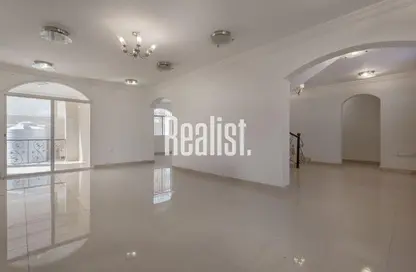 Compound - 4 Bedrooms - 5 Bathrooms for rent in Al Hanaa Street - Al Gharrafa - Doha