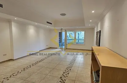 Apartment - 1 Bedroom - 2 Bathrooms for rent in Porto Arabia - The Pearl Island - Doha