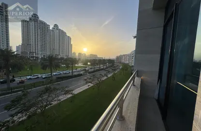 Apartment - 1 Bedroom - 2 Bathrooms for rent in The Pearl Island - Doha