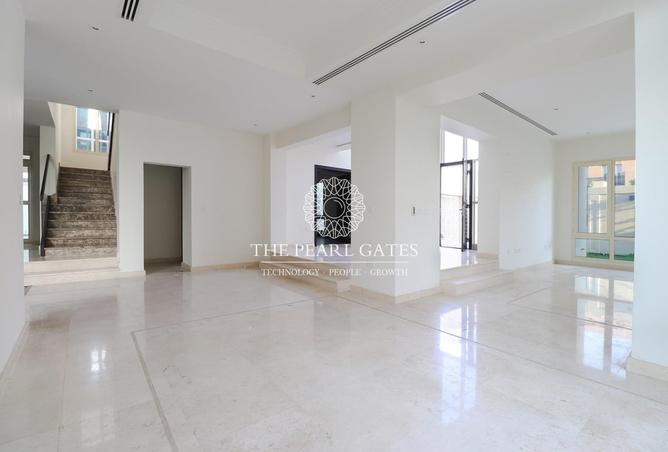 881397 - Property Image 2