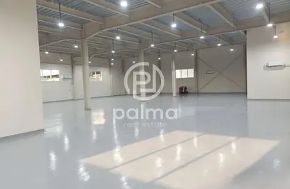 مخزن - استوديو - 7 حمامات للايجار في شارع الصناعية الشرقي - بركة العوامر - الوكرة