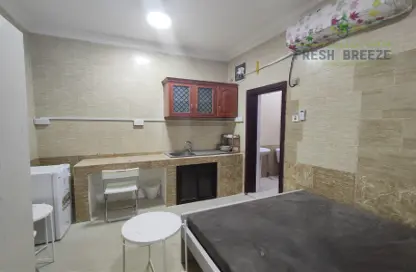 Kitchen image for: Apartment - 1 Bathroom for rent in Umm Ghuwailina - Doha, Image 1