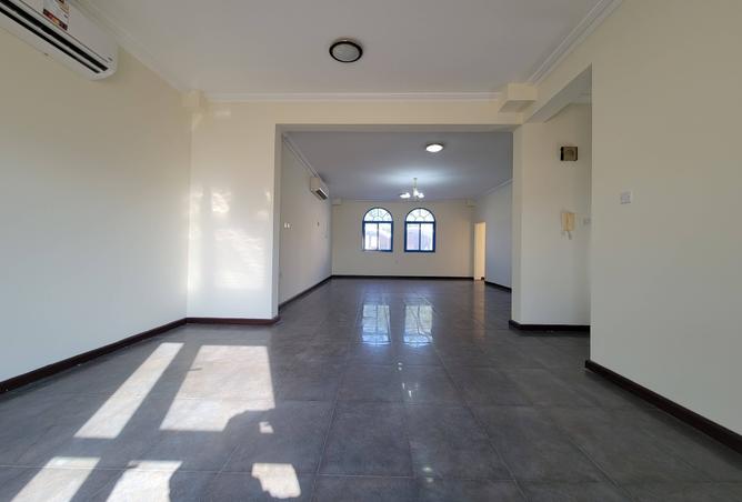 978518 - Property Image 2