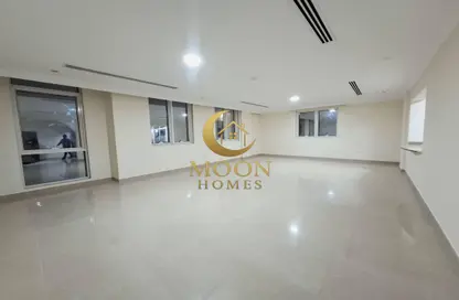 Apartment - 4 Bedrooms - 5 Bathrooms for rent in Old Airport Road - Doha