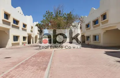 Compound - 4 Bedrooms - 5 Bathrooms for rent in Al Ain compound 2 - Ain Khaled - Doha