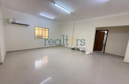 Apartment - 2 Bedrooms - 2 Bathrooms for rent in Al Mansoura - Al Mansoura - Doha