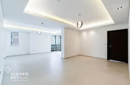 Apartment - 2 Bedrooms - 3 Bathrooms for rent in Viva West - Viva Bahriyah - The Pearl Island - Doha