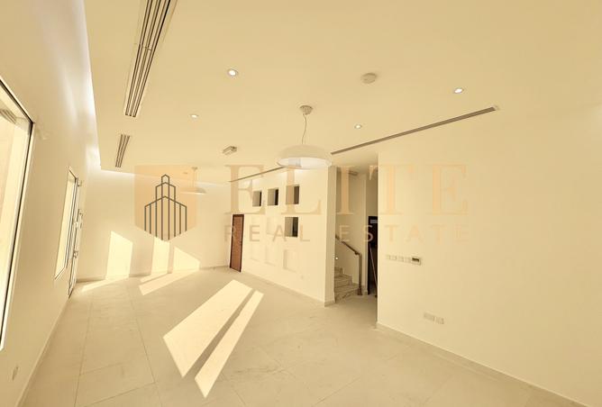 971198 - Property Image 3