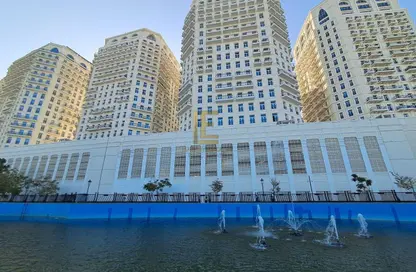 Apartment - 2 Bedrooms - 3 Bathrooms for sale in Floresta Gardens - Floresta Gardens - The Pearl Island - Doha