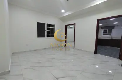 شقة - غرفة نوم - 1 حمام للايجار في ام غوالينا تجارية - ام غويلينا - أم غويلينا - الدوحة