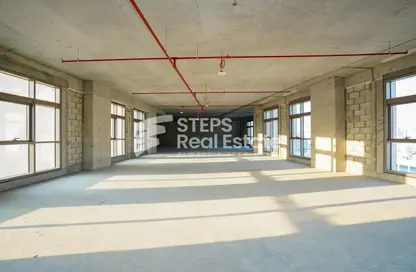 مساحات مكتبية - استوديو - 2 حمامات للايجار في شارع حضرموت - دوحة الجديد - الدوحة