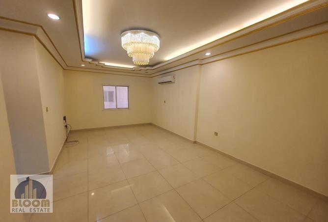 806558 - Property Image 2