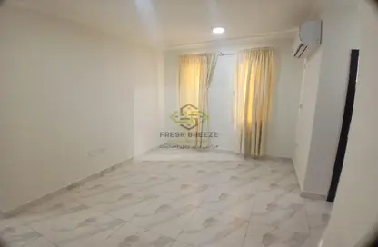 Apartment - 2 Bedrooms - 2 Bathrooms for rent in Umm Ghuwailina 4 - Umm Ghuwailina - Doha