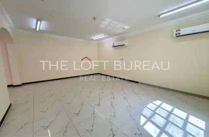 فيلا - 5 غرف نوم - 4 حمامات للايجار في فلل عين خالد - عين خالد - الدوحة