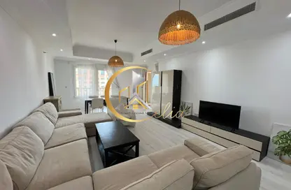 Apartment - 2 Bedrooms - 3 Bathrooms for rent in Tower 10 - Porto Arabia - The Pearl Island - Doha