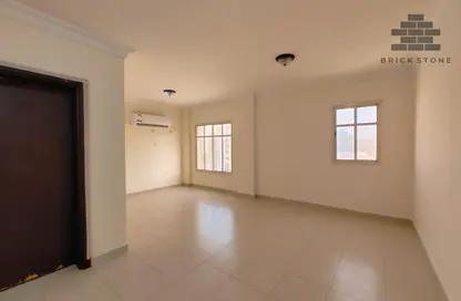 Apartment - 1 Bedroom - 1 Bathroom for rent in Salaja Street - Doha Al Jadeed - Doha