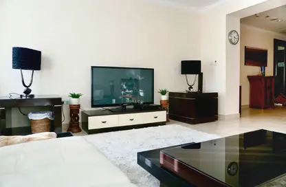 Apartment - 1 Bedroom - 2 Bathrooms for rent in West Porto Drive - Porto Arabia - The Pearl Island - Doha