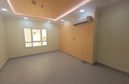 Apartment - 2 Bedrooms - 2 Bathrooms for rent in Bin Omran - Fereej Bin Omran - Doha