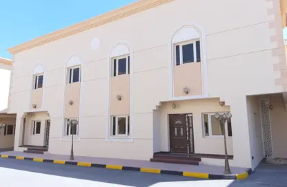 فيلا - 6 غرف نوم - 6 حمامات للايجار في شارع المرخية - المرخية - الدوحة