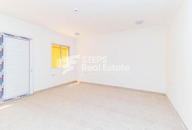933663 - Property Image 2
