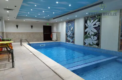 صورة لـ حوض سباحة شقة - 3 غرف نوم - 4 حمامات للايجار في فريج بن محمود - الدوحة ، صورة رقم 1