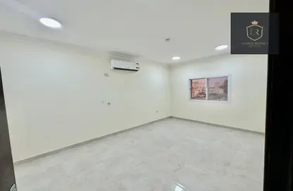 صورة لـ غرفة فارغة مجمع سكني - 7 غرف نوم - 6 حمامات للايجار في Al Sakhama - الدوحة ، صورة رقم 1