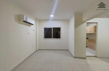 Apartment - 1 Bedroom - 2 Bathrooms for rent in Salaja Street - Doha Al Jadeed - Doha