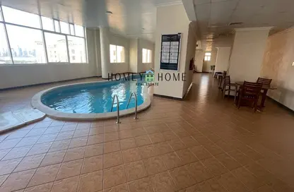 صورة لـ حوض سباحة شقة - غرفة نوم - 1 حمام للايجار في مشيرب - مشيرب - الدوحة ، صورة رقم 1