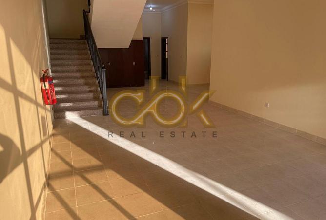 908355 - Property Image 2