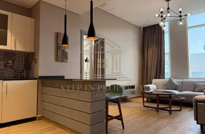 شقة - غرفة نوم - 2 حمامات للايجار في مبنى رمادا التجاري - شارع الروابي - المنتزه - الدوحة