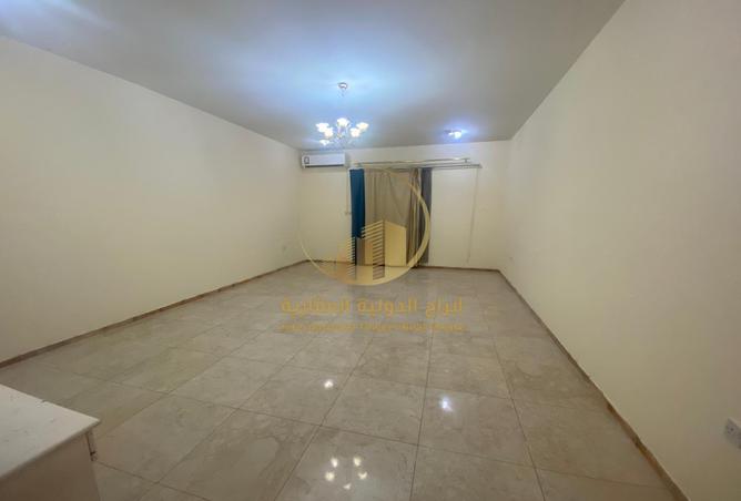 Apartment - 2 Bedrooms - 2 Bathrooms for rent in New Doha - Doha