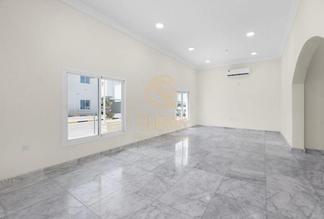 942973 - Property Image 2