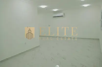 شقة - 3 غرف نوم - 3 حمامات للايجار في مجمع المها السكني - جديد الهتمي - فريج بن عمران - الدوحة