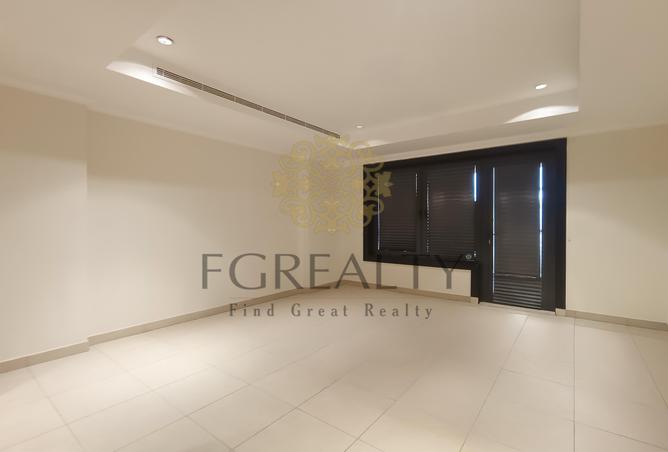 881376 - Property Image 3