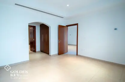 Apartment - 1 Bedroom - 2 Bathrooms for rent in West Porto Drive - Porto Arabia - The Pearl Island - Doha