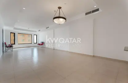 Apartment - 1 Bedroom - 2 Bathrooms for rent in West Porto Drive - Porto Arabia - The Pearl Island - Doha