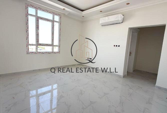 983701 - Property Image 2