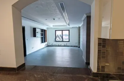 Apartment - 1 Bedroom - 2 Bathrooms for rent in Porto Arabia - The Pearl Island - Doha