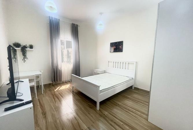 985367 - Property Image 3