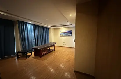 محل - استوديو - 8 حمامات للايجار في شارع السد - السد - الدوحة