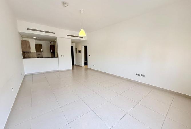 985837 - Property Image 2