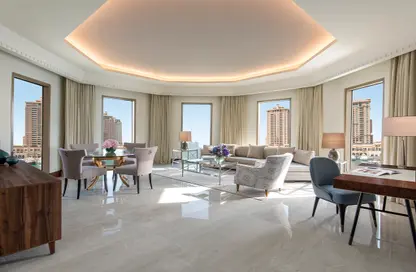 شقق فندقية - 2 غرف نوم - 3 حمامات للايجار في The St. Regis Marsa Arabia Island - Marsa Arabia - جزيرة اللؤلؤة - الدوحة