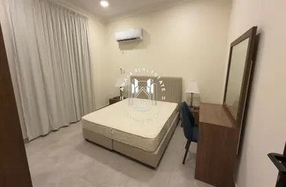 شقة - 2 غرف نوم - 2 حمامات للايجار في أم صلال على - الدوحة