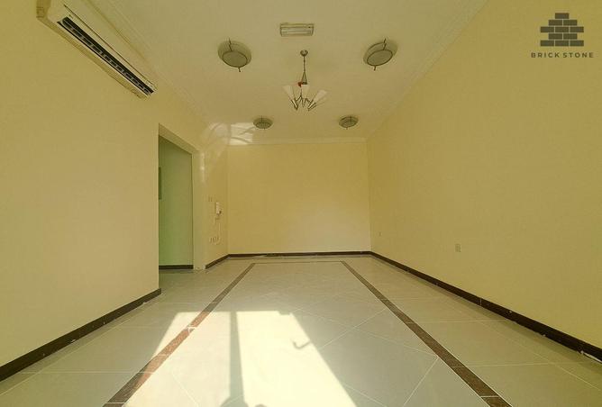 952112 - Property Image 2