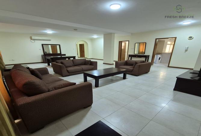 898207 - Property Image 2