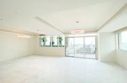 Duplex - 4 Bedrooms - 6 Bathrooms for sale in Crystal Residence - Gewan Island - The Pearl Island - Doha